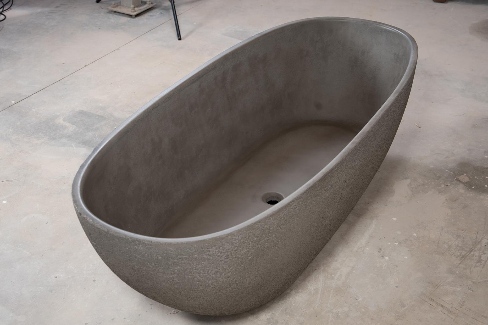 71" CAPPADOCIA OVAL BATHTUB - River Art Stone