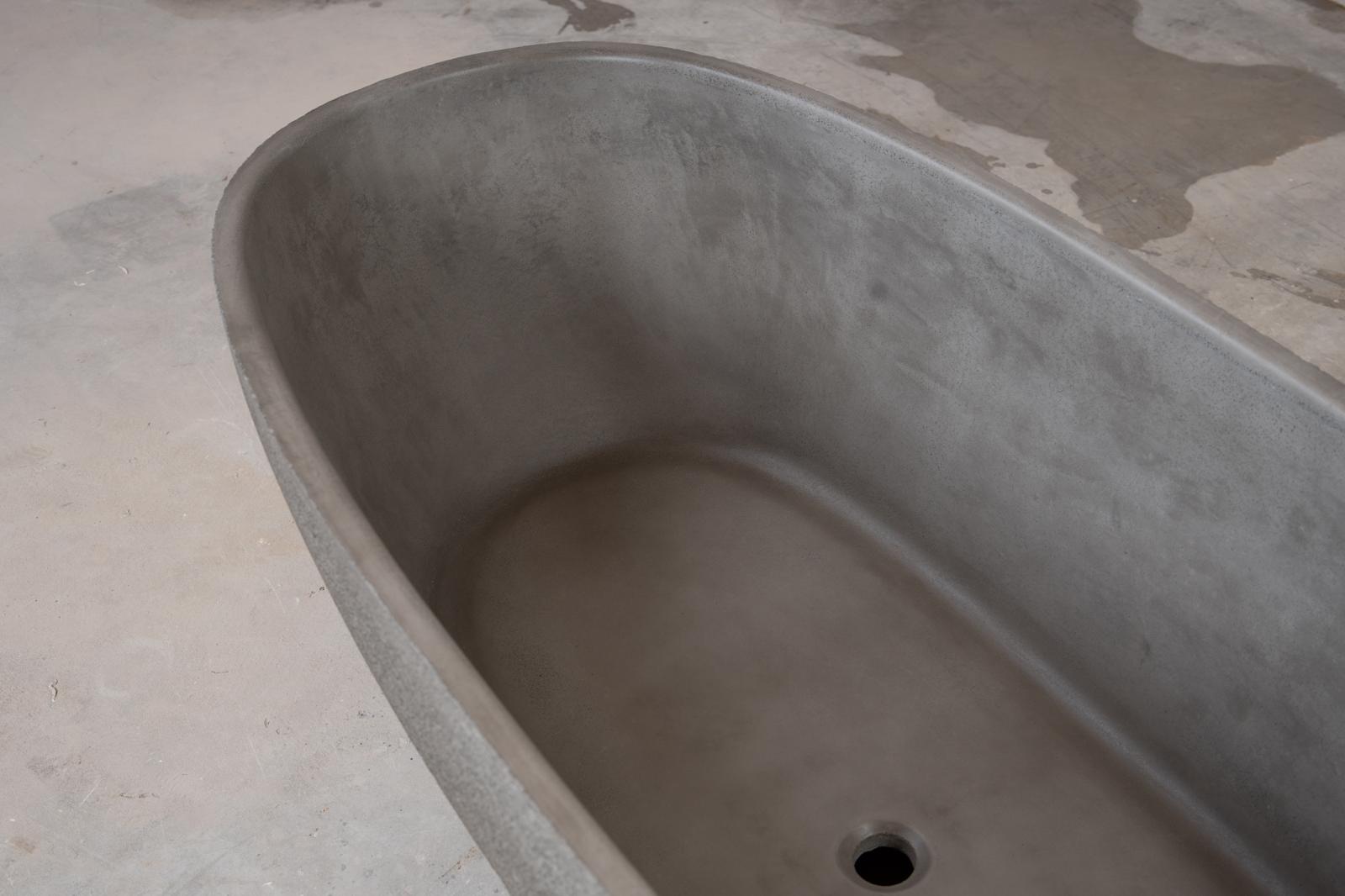 71" CAPPADOCIA OVAL BATHTUB - River Art Stone