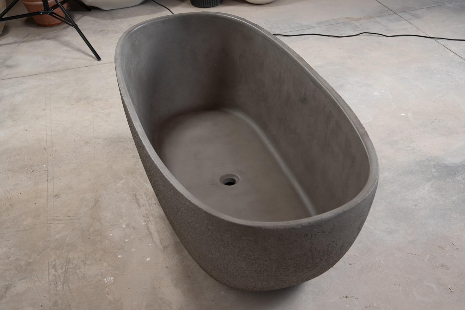 71" CAPPADOCIA OVAL BATHTUB - River Art Stone